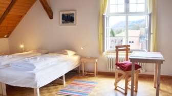 spittel-kaiserstuhl-doppelbett-und-tisch