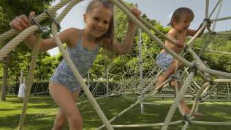 therme-zurzach-kinder-klettern