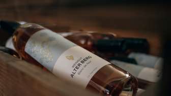 weingut-alter-berg-weinflasche