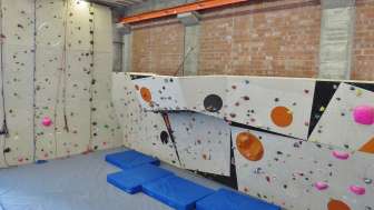 Skate- und Kletterhalle Momentum