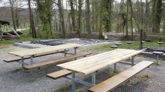 Abenteuerspielplatz Brugg Tische und Bänke