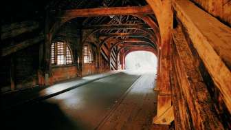 Holzbrücke Innen