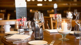 Lenzburg_Ochsen_Restauranttisch