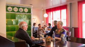 restaurant & lounge-innenbereich-mit-personen