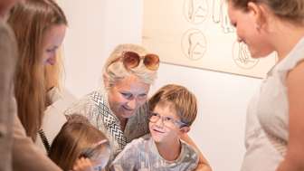 @Schweizer Kindermuseum: Familie beim Quiz Kommunikation mit Pferden