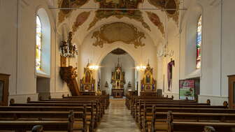 st-katharina-kirche-kaisertuhl-innen-baenke