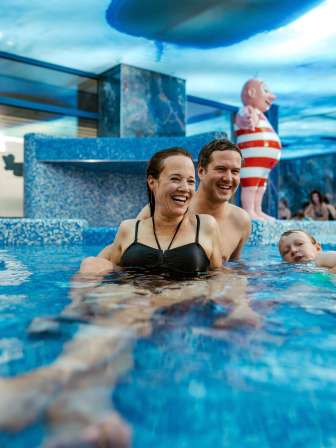 In der Therme Zurzach gibt es für die Kinder und Familien im Papa Moll-Land viel zu entdecken und zu erleben. Ob im Innenbereich oder draussen im Garten, zahlreiche Aktivitäten warten auf die Kinder.