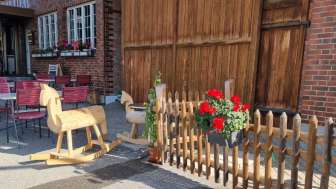 alpenroesli-schneisingen-restaurant-spielecke-draussen