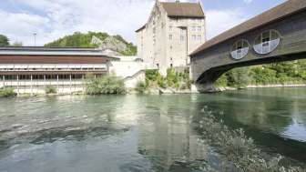 Holzbrücke und HMB