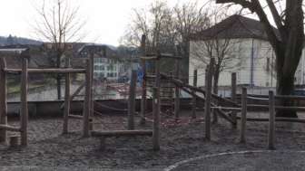 Lenzburg Spielplatz Schulhaus Angelrain