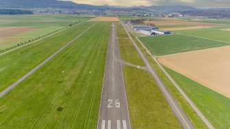 Landebahn Flugplatz Birrfeld