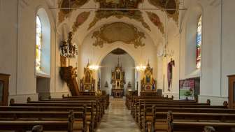 st-katharina-kirche-kaisertuhl-innen-baenke