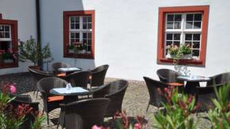 propstei wislikofen-restaurant-innenhof