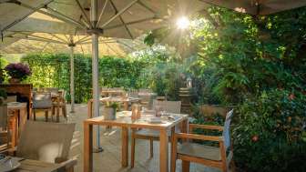 Garten Terrasse Weinhaus am Bach Landhotel Hirschen Erlinsbach