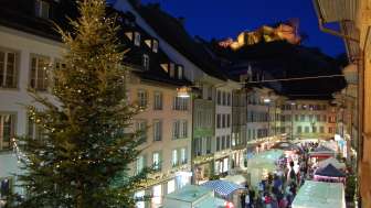 Lenzburg_Chlausmärt_Rathausgasse