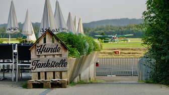 Terrasse Hundetankstelle Restaurant Flugplatz Birrfeld
