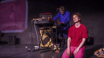 Eimi schwuemmt © Ingo Hoehn