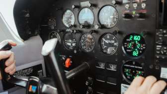 Cockpit Flugplatz Birrfeld