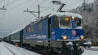 dampflokdepot-full-alter-sbb-zug-im-schnee