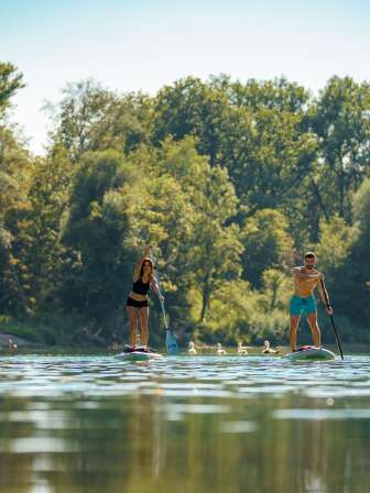 Stand Up Paddler beim Telli Aarau, Einmündung Suhre.