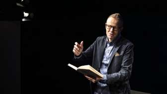 Baenz Friedli quer liest aus dem Buch