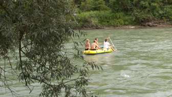Mit dem Schlauchboot auf der Reuss