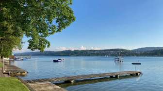 Steg im Strandbad Seerose in Meisterschwanden