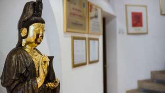 tcm-ming-dao-eingangsbereich-statue