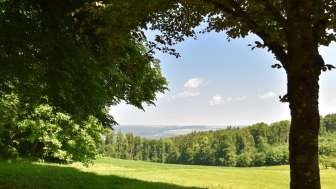 aussicht_achenberg_von-st.-loretto-kapelle_platz-bei-baenken_wald