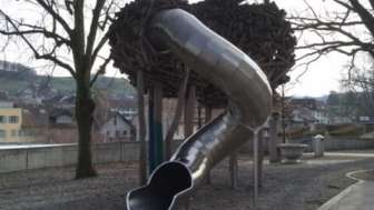 Lenzburg Spielplatz Schulhaus Angelrain