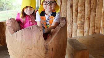 zwergenweg-leuggern-holzfigur