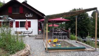 restaurant-cafe-tierpark-terrasse-mit-spielplatz