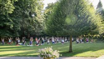 Yoga im Park, 2022, Museum Langmatt, Foto: Urban Yoga