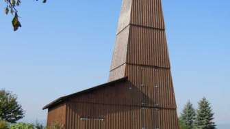 bohrtuerme-bohrturm-mit-garten