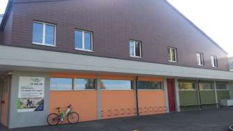 Reinach_Eisbahn_Gruppenunterkunft_Aussenansicht