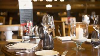 Lenzburg_Ochsen_Restauranttisch