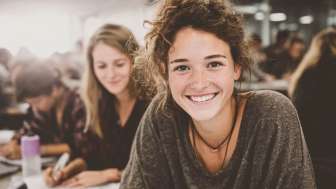 carestudy_klassenzimmer_frauen
