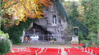 leuggern-lourdes-grotte-herbst