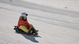 Winter_Schlitteln_Kind_LTAG_BB