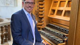 G  Raccuglia an der Silbermann Orgel im Dom von Arlesheim